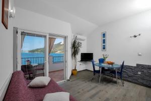 Apartments by the sea Drasnice, Makarska - 2581