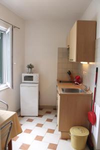 Apartments by the sea Zaostrog, Makarska - 2625