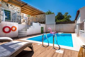 Aggels House - stone house - private pool - courtyard - countryside views