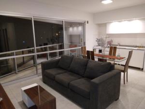 A 2 minutos caminando de la terminal.