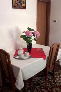 Apartments with parking space Vis - 2436