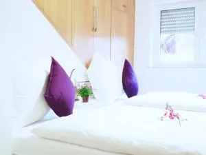 Villa Natur Monteur & Ferienwohnung mit WLAN & PARKPLATZ - Deining