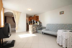 Apartments with parking space Rukavac, Vis - 2444