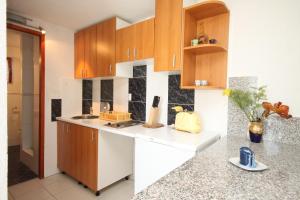 Apartments with parking space Rukavac, Vis - 2444