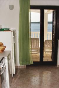 Apartments by the sea Milna, Vis - 2461