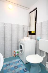 Apartments by the sea Mali Losinj (Losinj) - 2493