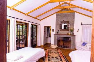 Chui Cottage with tennis facing Mt Kenya & near Ngare Ndare