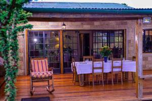 Chui Cottage with tennis facing Mt Kenya & near Ngare Ndare