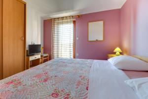 Apartments and rooms with parking space Nerezine, Losinj - 2506