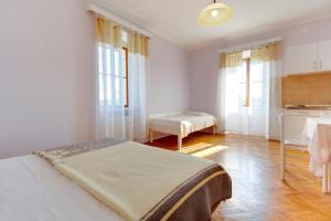 Apartments and rooms with parking space Nerezine, Losinj - 2506