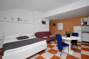 Apartments by the sea Drasnice, Makarska - 2581