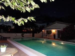 Maisons de vacances Les Hauts d'Eyragues gite Aigue Marine Meuble classe 4 etoiles : photos des chambres