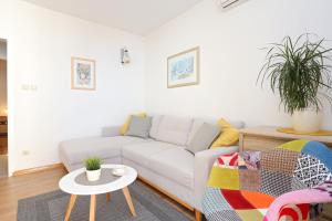Apartments by the sea Podgora, Makarska - 2594