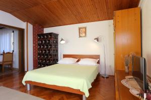 Apartments by the sea Podgora, Makarska - 2614