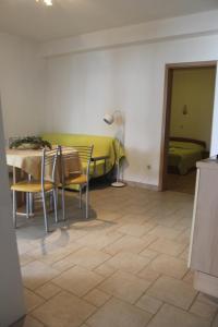 Apartments by the sea Zaostrog, Makarska - 2625