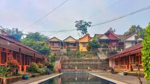 Villa Kampoeng City Pacet Mitra RedDoorz - Mojokerto