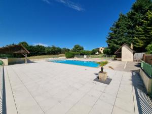 Appartements Appartemment avec jardin non clos - Saint Genies - 4 pers - Piscine : Appartement 2 Chambres