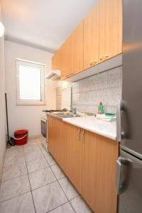 Apartments by the sea Promajna, Makarska - 2673