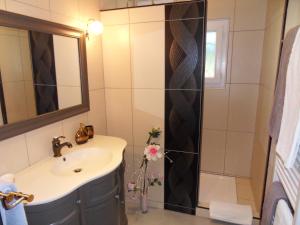 Maisons de vacances Les Hauts d'Eyragues gite Reverie Meuble classe 4 etoiles : photos des chambres