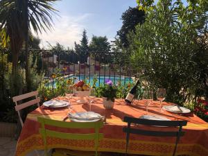 Maisons de vacances Les Hauts d'Eyragues gite Reverie Meuble classe 4 etoiles : photos des chambres