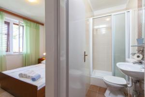 Apartments by the sea Podgora, Makarska - 2604