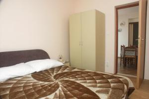 Apartments with a parking space Mali Losinj (Losinj) - 2500