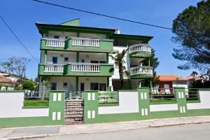 Apartments by the sea Sveti Filip i Jakov, Biograd - 14817 - 3hvězdičkové hotely ve městě Sveti Filip i Jakov