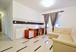 Apartments by the sea Sveti Filip i Jakov, Biograd - 14817