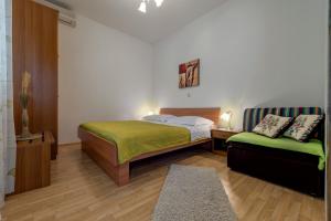 Family friendly apartments with a swimming pool Lokva Rogoznica, Omis - 11931