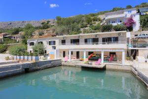 Apartments by the sea Sumpetar, Omis - 13324