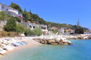 Apartments by the sea Sumpetar, Omis - 13324