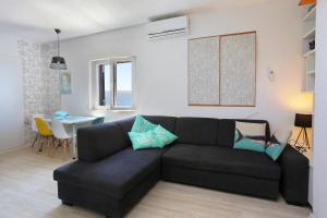 Apartments by the sea Sumpetar, Omis - 13324