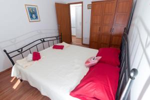 Apartments by the sea Cove Donja Kruscica - Donja Krusica, Solta - 12418