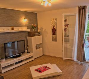 Apartments with a swimming pool Gizdavac, Zagora - 12053