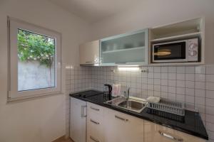 Apartments with WiFi Komiza, Vis - 2420