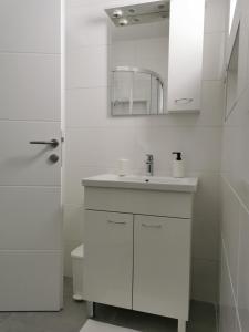 Apartments with parking space Vrsi - Mulo, Zadar - 19047