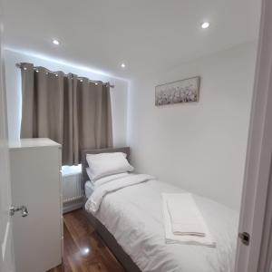 Modern 3bedroom house with Netflix & 2Driveway parking