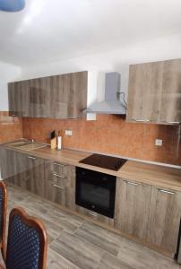 Apartments with parking space Zavalatica, Korcula - 9690