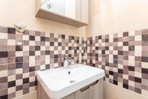 Family-friendly apartments with swimming pool Soline, Krk - 9715