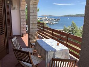 Apartments by the sea Banjol, Rab - 19752