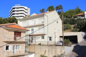 Apartments by the sea Duce, Omis - 2829 
