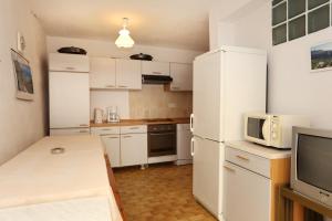 Apartments by the sea Duce, Omis - 2829