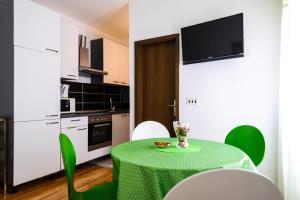 Apartments by the sea Sutivan, Brac - 2851