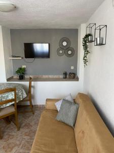 Apartments with parking space Sutivan, Brac - 2846