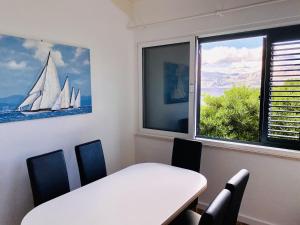 Apartments by the sea Postira, Brac - 2928