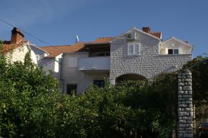 Apartments with a parking space Supetar, Brac - 2945