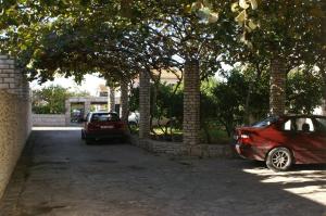Apartments with a parking space Supetar Brac 2945