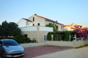 Apartments by the sea Mirca, Brac - 2853