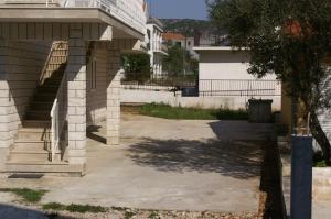 Apartments with a parking space Vinisce, Trogir - 2987