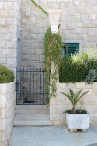 Apartment Postira 2913b